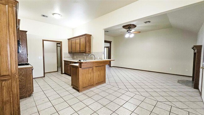 Building Photo - 417 E Plantation Terrace