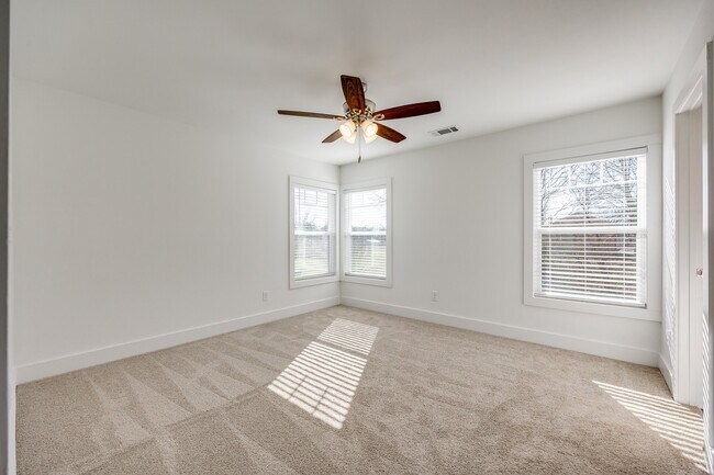 Building Photo - 913 W Virginia Ave