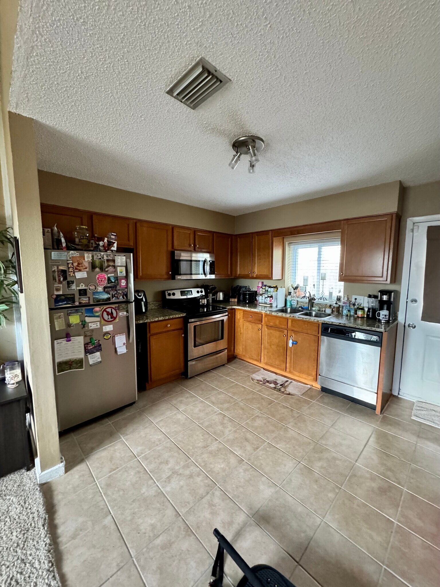 Building Photo - 5204 Beach Dr