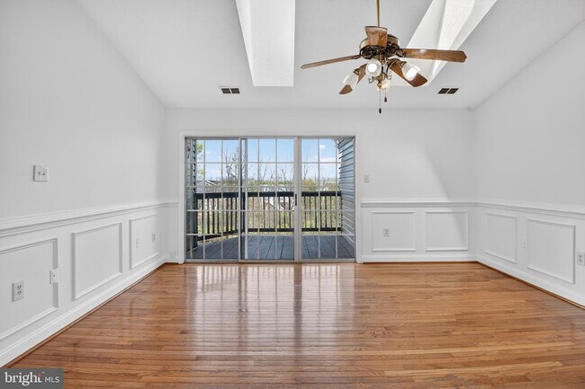 Building Photo - 108-11-111 Timberlake Terrace