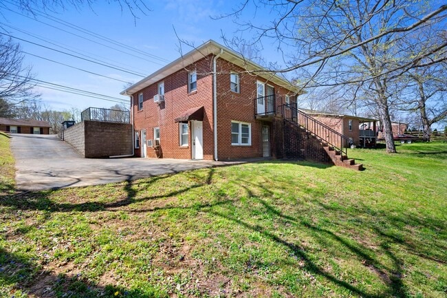 Building Photo - 521 Hawkins Rd