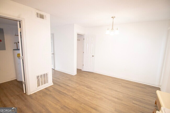 Building Photo - 251 Knight Dr