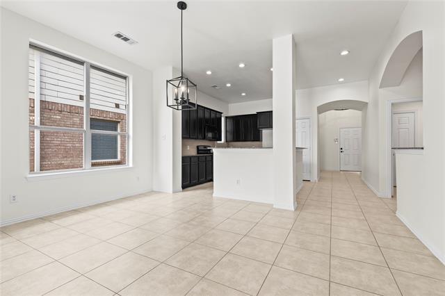 Building Photo - 2698 Lake Ridge Dr