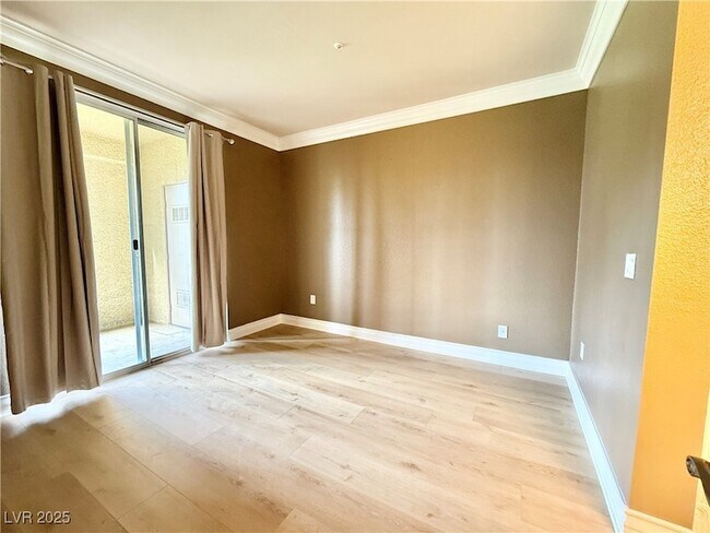 Building Photo - 220 E Flamingo Rd