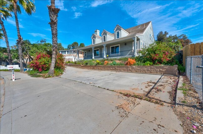 Building Photo - 880 La Terraza Blvd