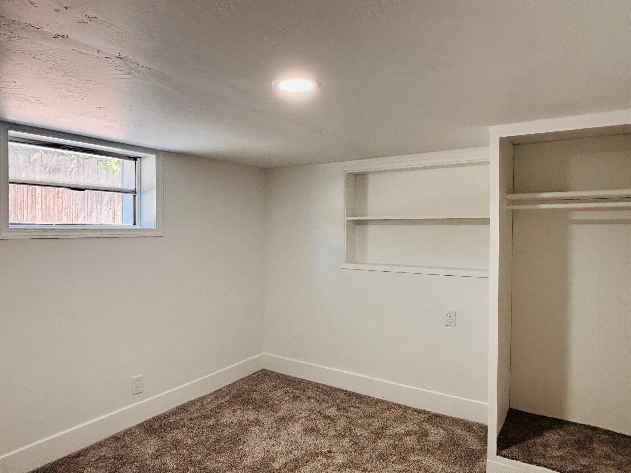 Building Photo - 694 S 600 E