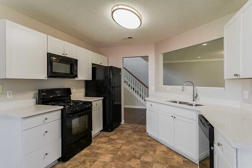 Building Photo - 6726 Brookfield Way