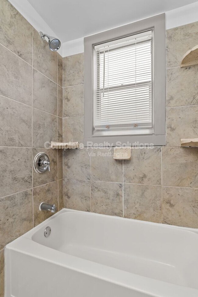 Building Photo - 409 Harrison Ave