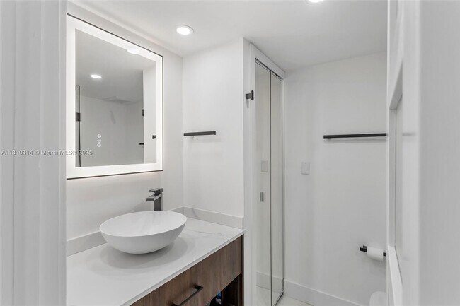 Building Photo - 5701 Collins Ave