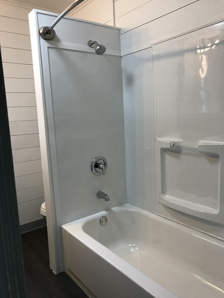 Bathroom-1b - 4045 5th Ave