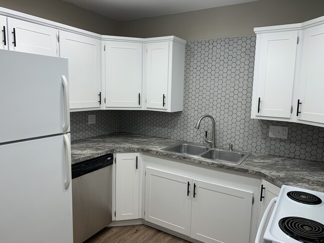 Building Photo - 215 Wedgewood Dr