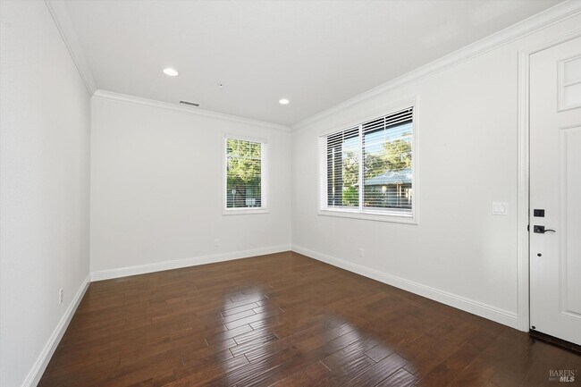 Building Photo - 155 Rosebud Ln