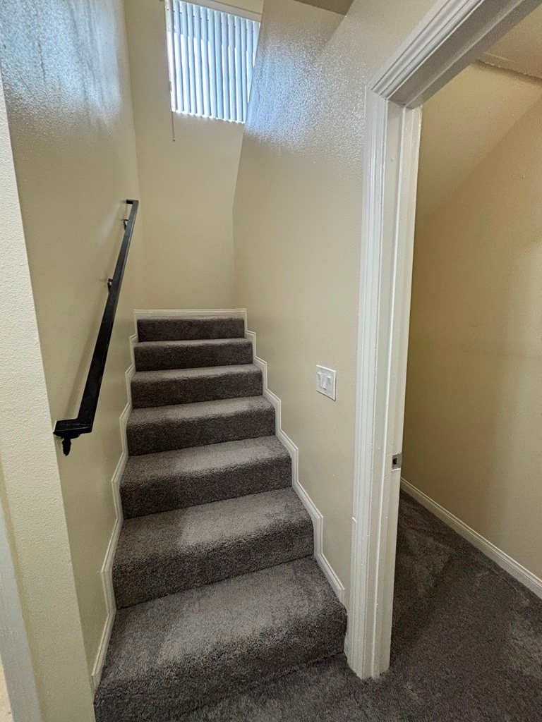 Building Photo - 214 E 97th St