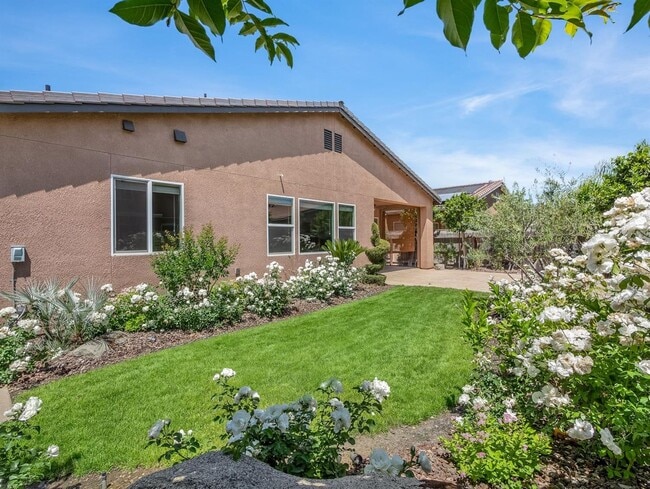 Building Photo - Beautiful Clovis North 4/3