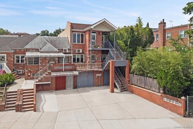 Building Photo - 70-18 Calamus Ave