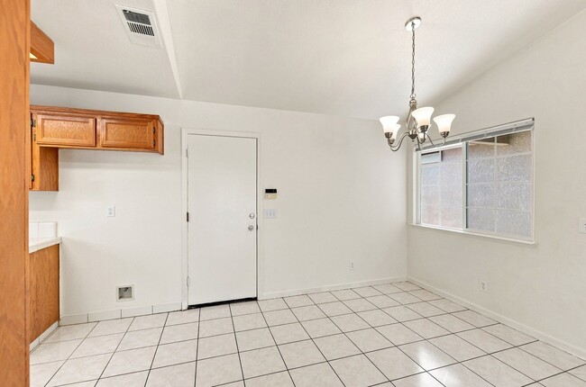 Building Photo - 2158 Canal Farm Ln