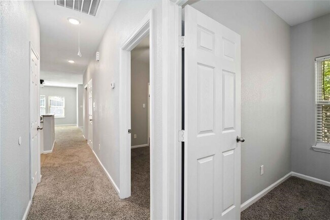 Building Photo - 5105 Southwind St