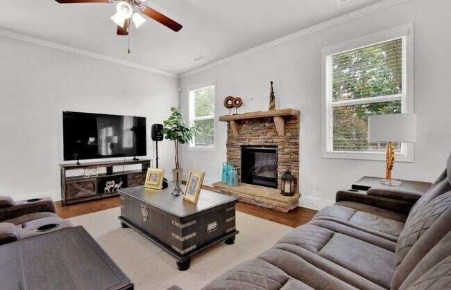 Building Photo - 6651 Rivergreen Rd