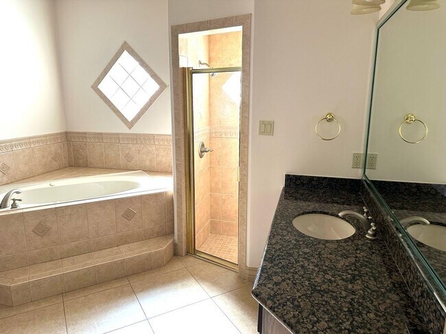 Building Photo - 2610 Vineyard Loop