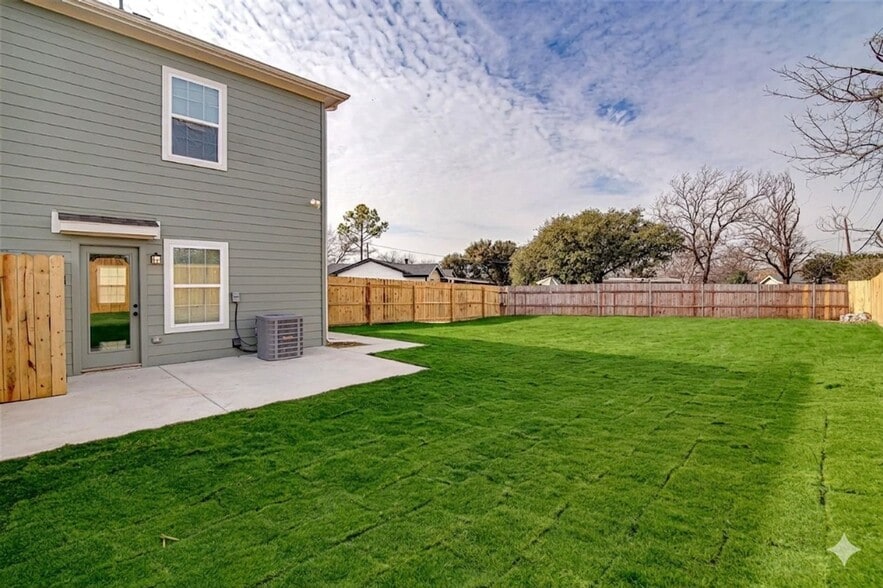 Building Photo - 3155 N Glen Garden Dr