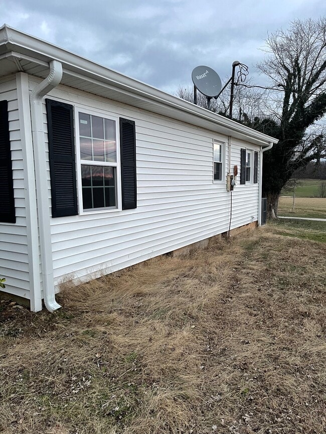 Building Photo - 13958 Bainbridge Rd