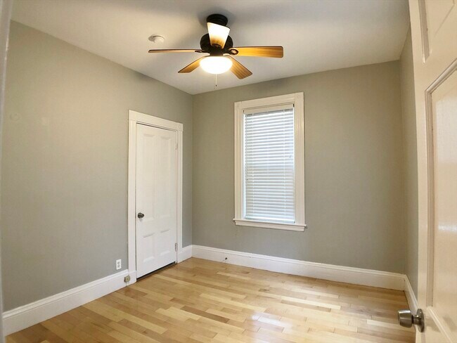 Building Photo - 128 Chestnut St