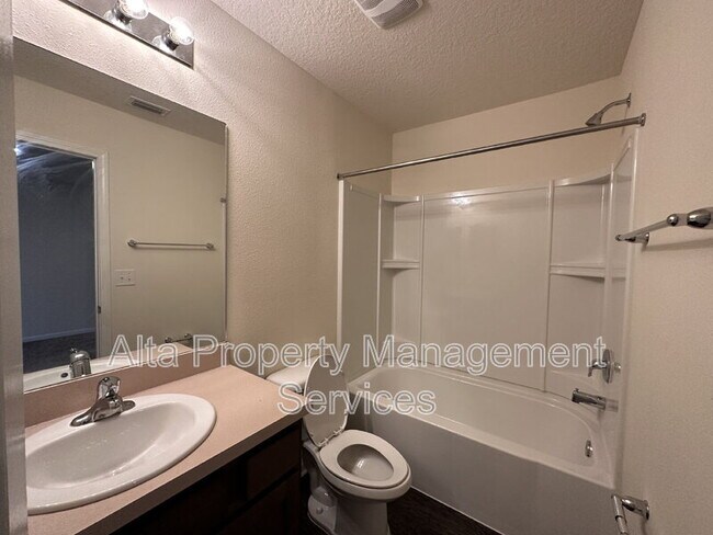 Building Photo - 316 Pistachio Pl