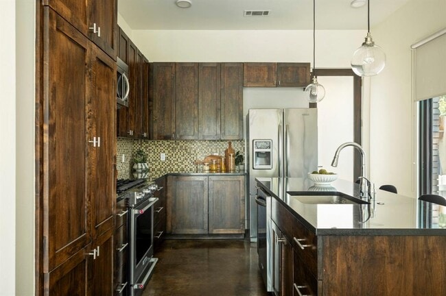 Building Photo - 2017 Kinney Ave