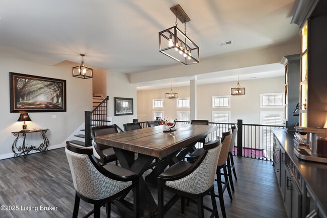 Building Photo - 14000 Glendower Dr