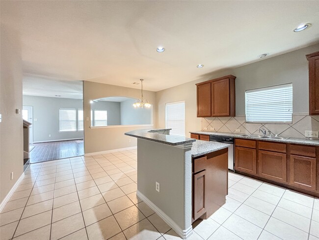 Building Photo - 1323 Maple Ace Dr