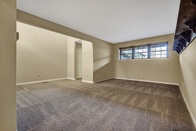 Building Photo - 216 Keats Ct