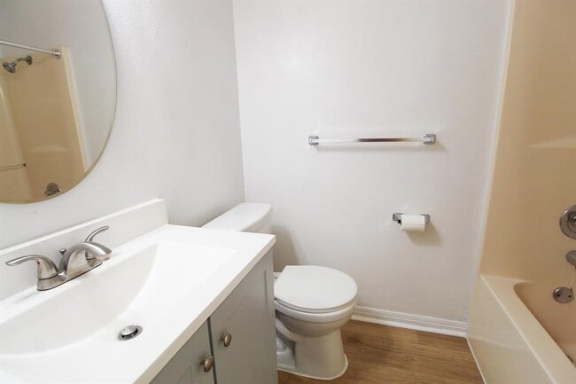 Building Photo - 6907 Stonleigh Pl