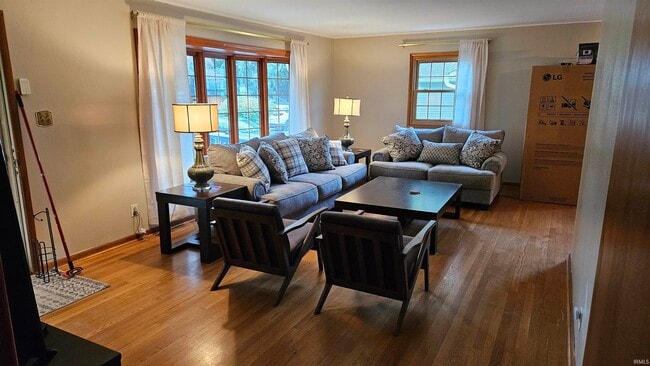 Building Photo - 509 S Swain Ave