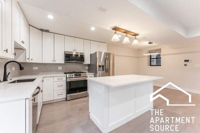 Building Photo - 2516 W Medill Ave