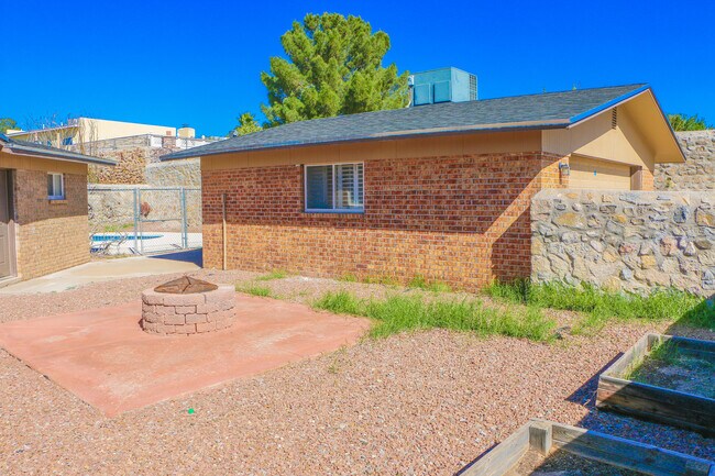 Building Photo - 816 Marimba Dr