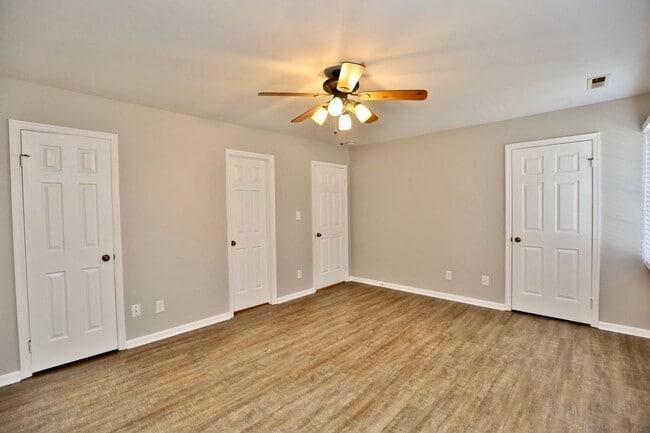 Building Photo - Updated End-Unit Brick Townhome Ready NOW!...