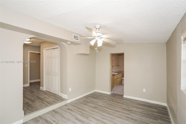 Building Photo - 5835 SW 117th Ave