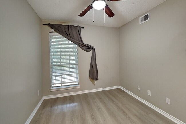 Building Photo - 8550 Fair Oaks Crossing