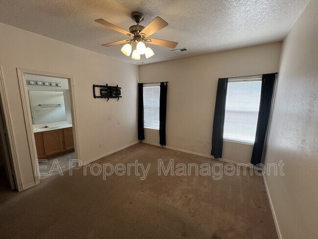 Building Photo - 2605 Sarita Ave NW