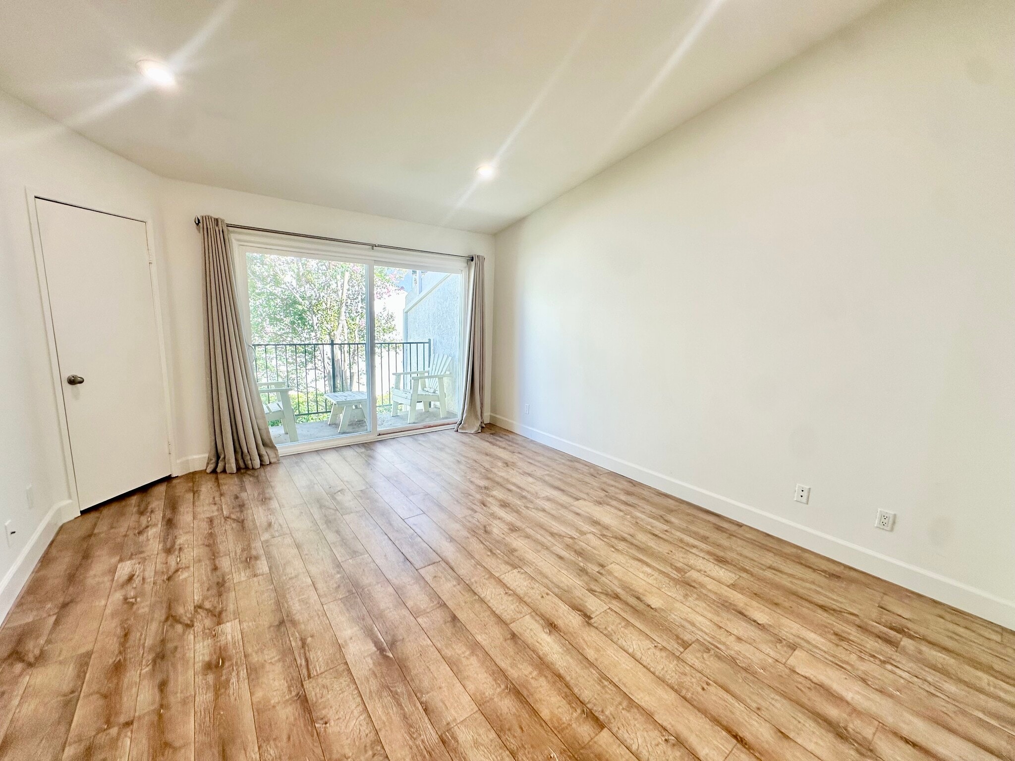 Building Photo - 5538 Las Virgenes Rd