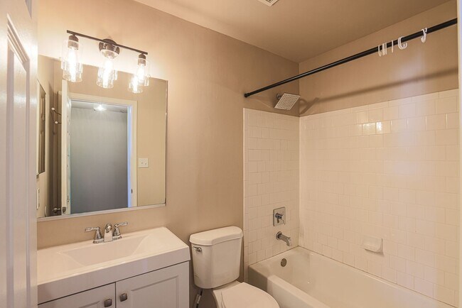 Building Photo - 1237 Splashing Brook Dr