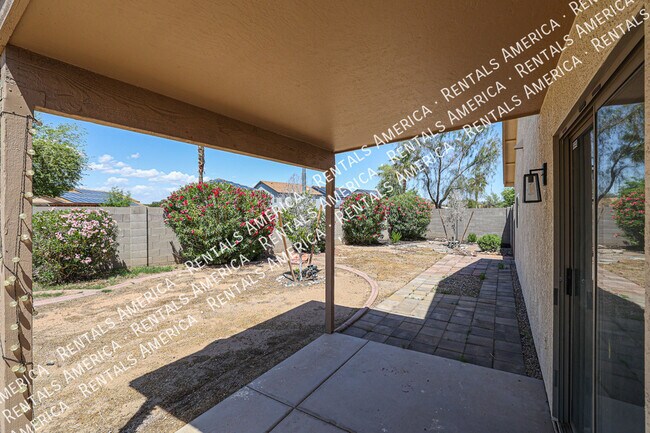 Building Photo - Centrally Located in El Mirage