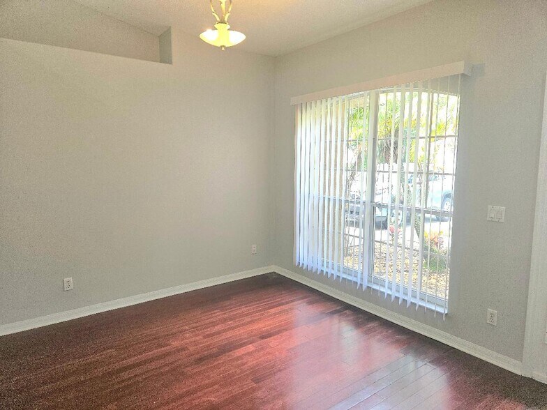 Dining Room - 911 Wood Creek Dr
