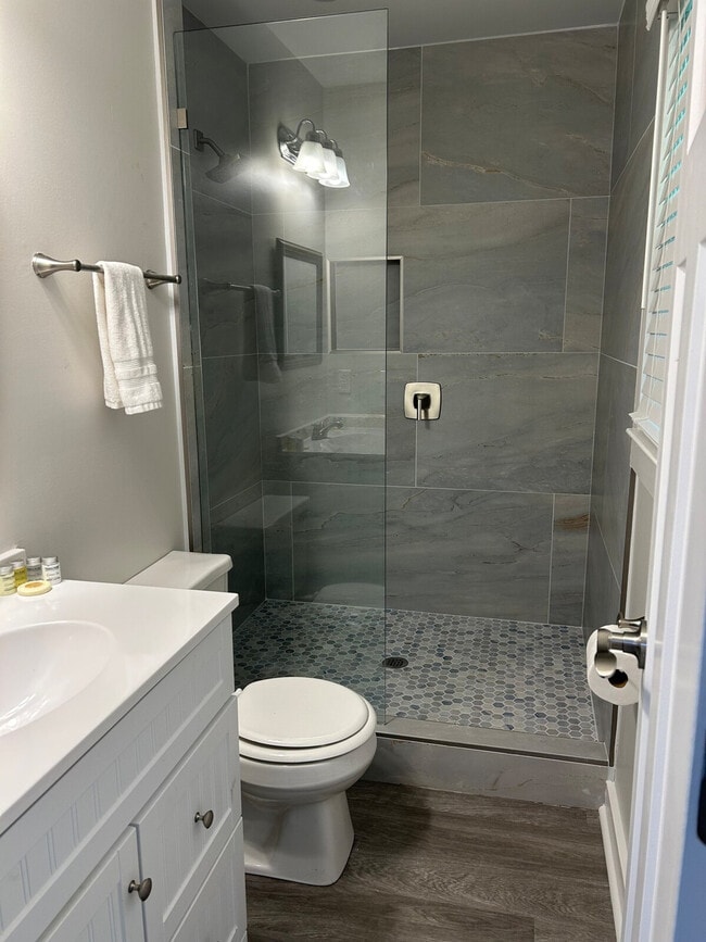 Building Photo - 1565 Pinebreeze Dr