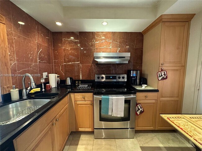 Building Photo - 1600 S Ocean Dr