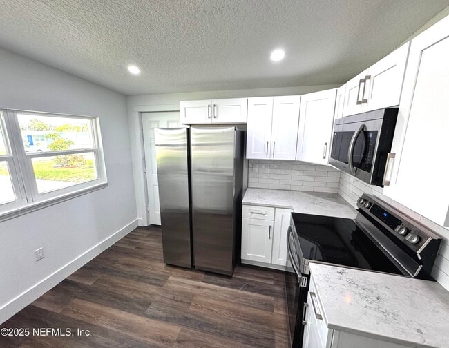 Building Photo - 3263 S Peninsula Dr
