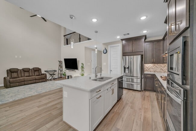 Building Photo - 2030 Woodland Pine Ct