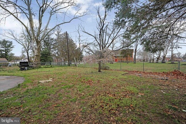 Building Photo - 2 S Sunset Rd