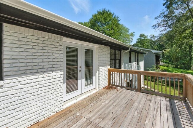 Building Photo - 1365 Renee Dr
