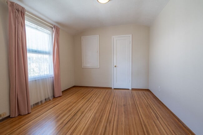 Building Photo - Single Family Home